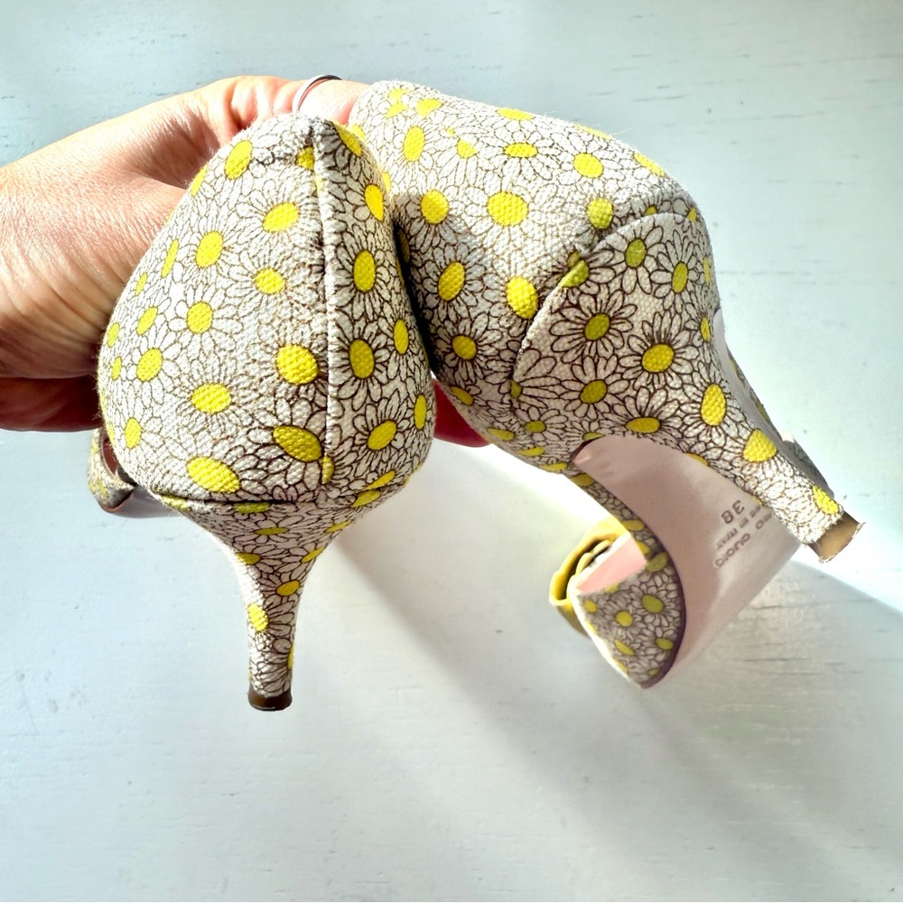 Valentino RED Daisy Floral Bow Heels Made in Italy Size 38 US 8 Yellow - Picture 6 of 13